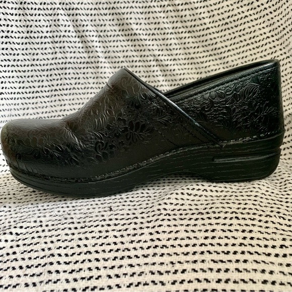 Dansko GUC Black Tooled Leather Clogs 39 - Picture 4 of 7